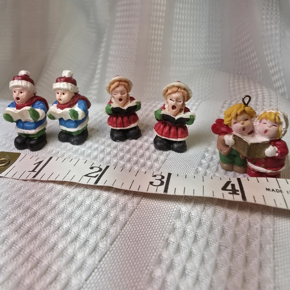 Caroling Children Christmas Village Vintage Ceramic‎ Figurines Hand Painted